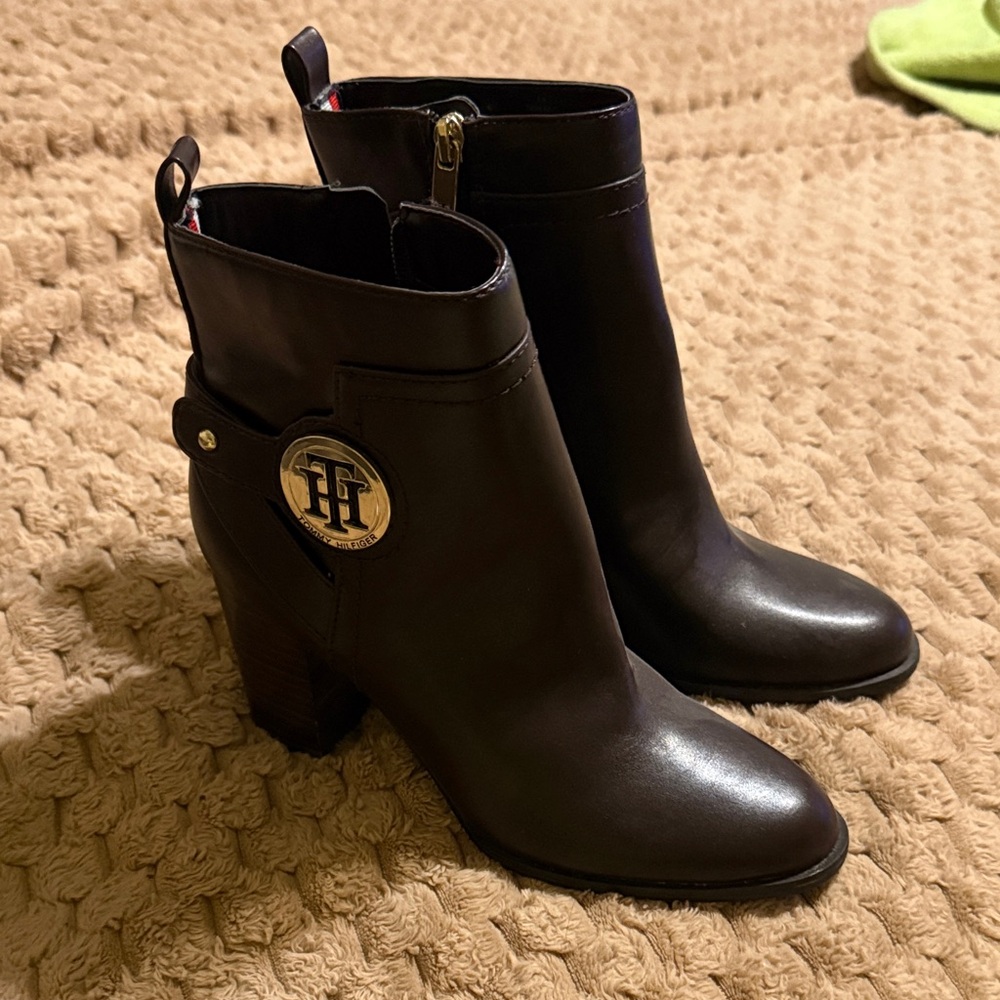 NWOT Tommy Hilfiger Women's Dark Brown Heeled Boots size 6